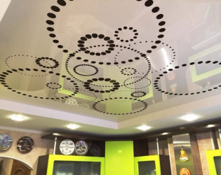 Резные натяжные потолки